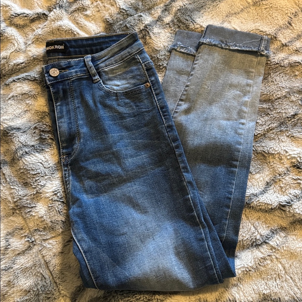 Prettylittlething ripped jeans